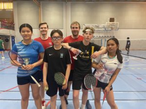 Trivelig og aktiv sommeravslutning i hallen i går